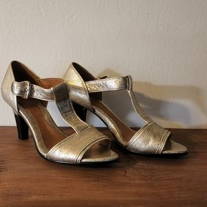 Sofft Gold T-Strap Heels Size 7.5